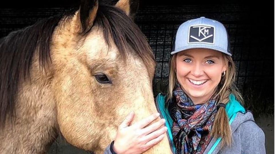 Amber Marshall se svým koněm